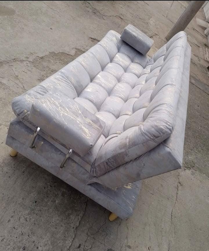 Sofa Cama Niza Capitone Rosa con Patas de Madera
